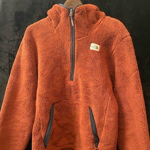 The North Face Mens Campshire Pullover Hoodie in timber tan and aviator navy (L)